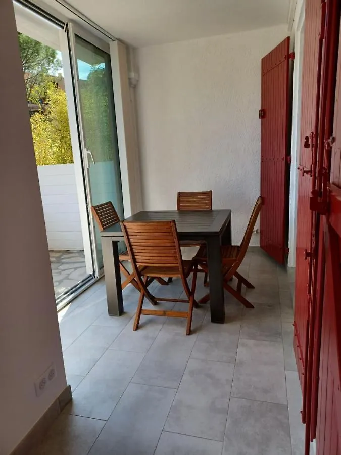 Appartement Climatise - Terrasse Avec Apercu Mer - Golf De St Tropez Les Issambres 0*,  France