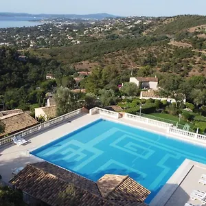 Grande Terrasse Superbe Vue Et Golf De Saint Tropez, Piscine Appartement