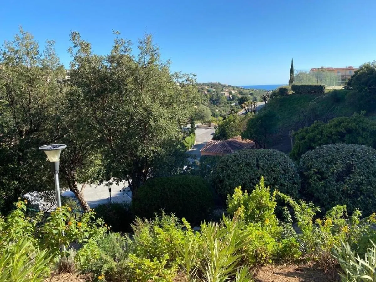 Apartment Appartement Climatise - Terrasse Avec Apercu Mer - Golf De St Tropez Les Issambres