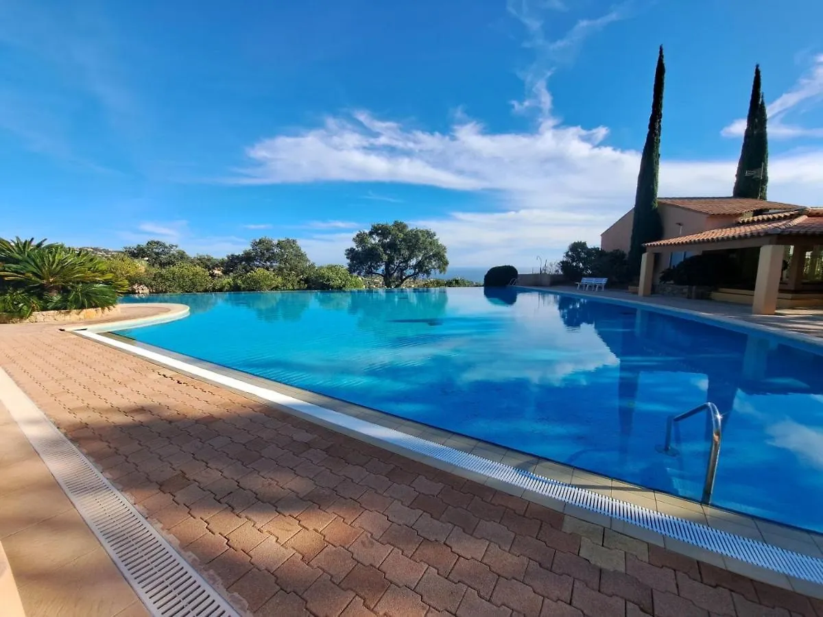 Appartement Climatise - Terrasse Avec Apercu Mer - Golf De St Tropez Les Issambres France