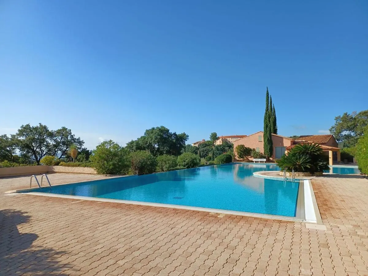 Appartement Climatise - Terrasse Avec Apercu Mer - Golf De St Tropez Les Issambres 0*,  France