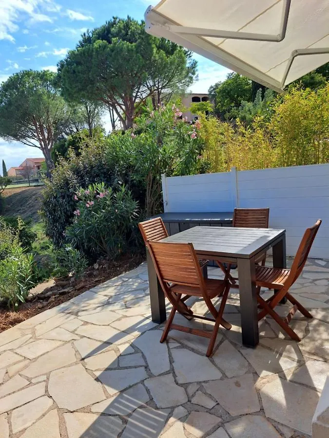 Daire Appartement Climatise - Terrasse Avec Apercu Mer - Golf De St Tropez Les Issambres Fransa
